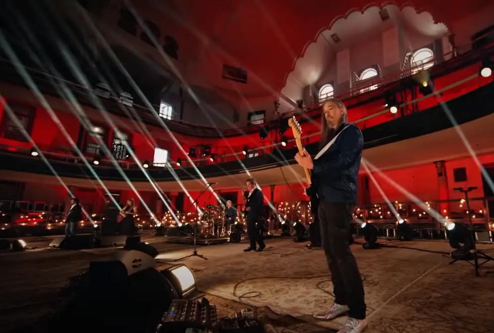 Watch The Tragically Hip perform with Feist at the 2021 Juno Awards
