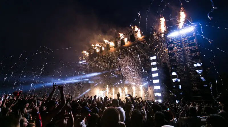 people having a concert