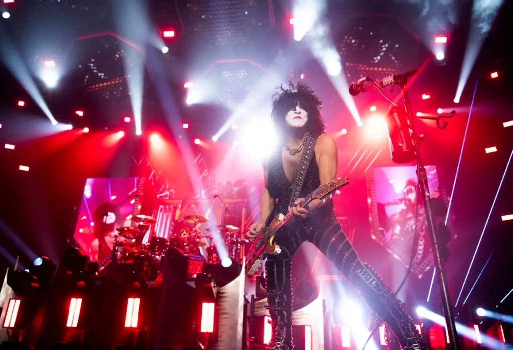 kiss calgary